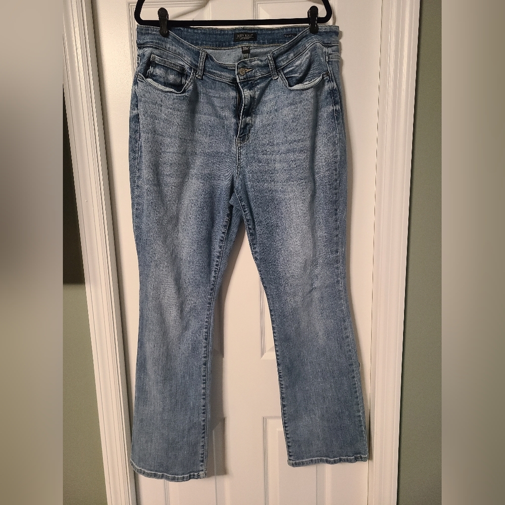 Judy Blue, "American Honey" Mid-Rise Light Wash Jeans 20W